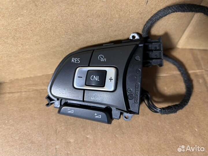 Кнопки руля Volkswagen Tiguan 2