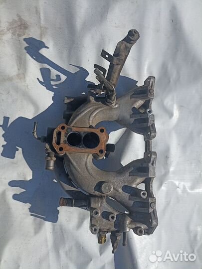 Впускной коллектор Nissan avenir 1992