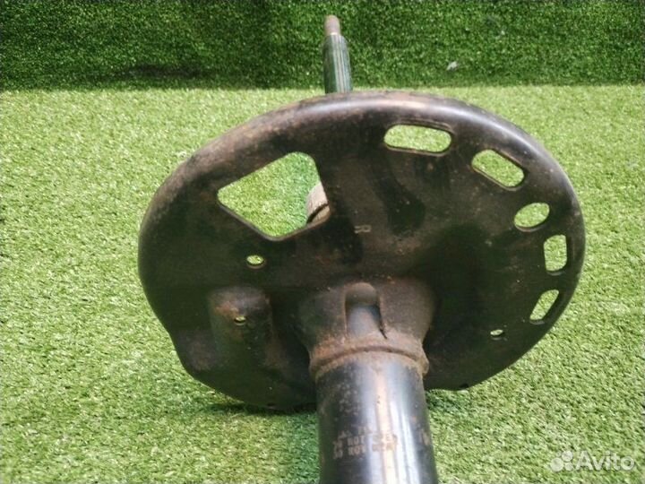 Амортизатор передний передний правый Lexus Rx200T