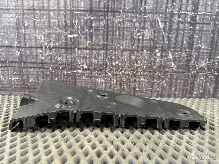 Крепление бампера заднее левое Audi A4 B6 AMB 2004