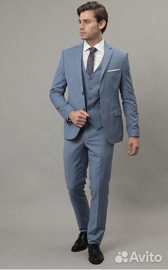 Костюм мужской тройка