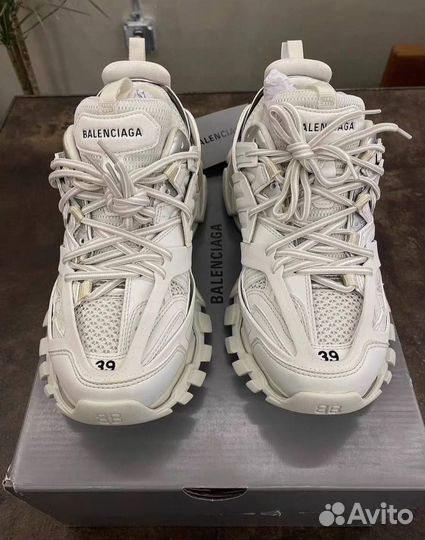 Balenciaga track 1