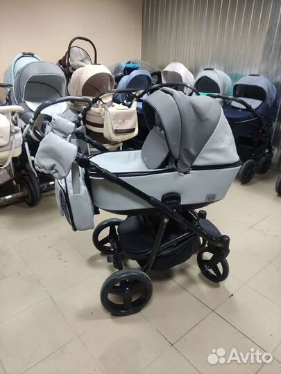Коляска из экокожи