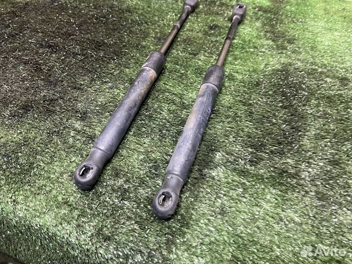 Упоры крышки багажника Audi A4B6