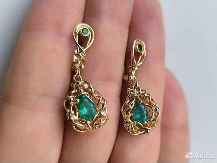 Золотые серьги с изумрудами и бриллиантами