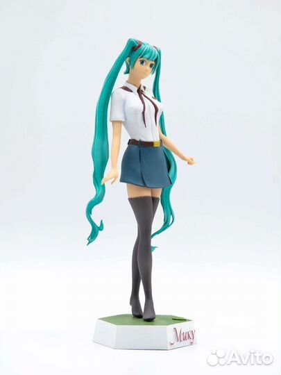 Фигурка Мику из Бесконечного лета