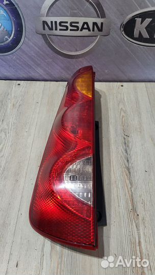 Фонарь задний Nissan note E11 Лев