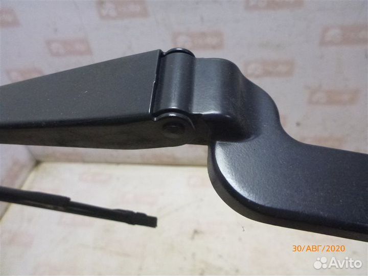 Поводок стеклоочистителя передний правый Honda