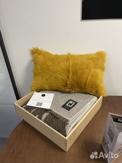 Меховая подушка