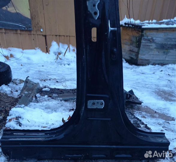 Центральная стойка кузова Toyota RAV4 CA40