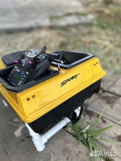 Прикормочный кораблик с gps