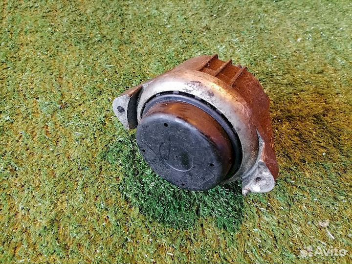 Опора двигателя (подушка двс) 13981112 BMW 3-serie