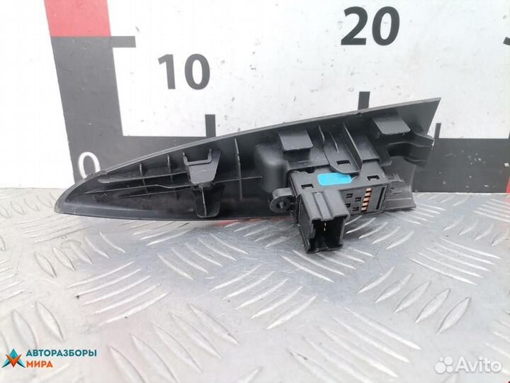 Кнопка стеклоподъемника Nissan Note E11 рест. 2013