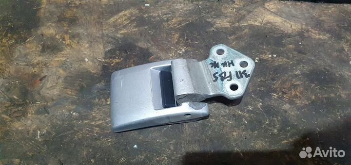 Петля двери задней правой нижняя Volkswagen Carav