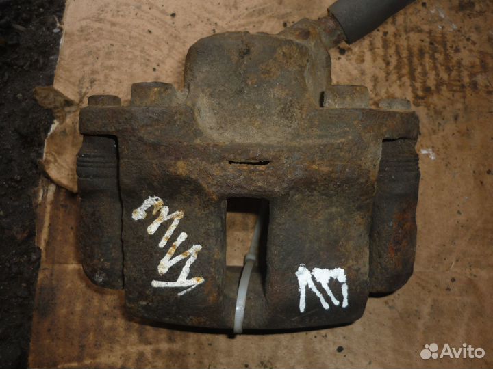 Суппорт Клио передний левый