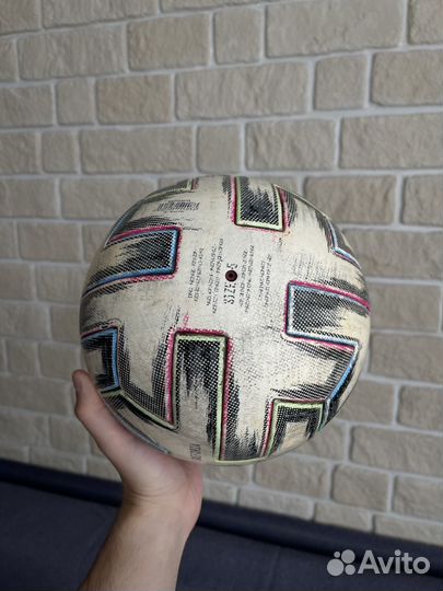 Футбольный мяч Adidas Uniforia