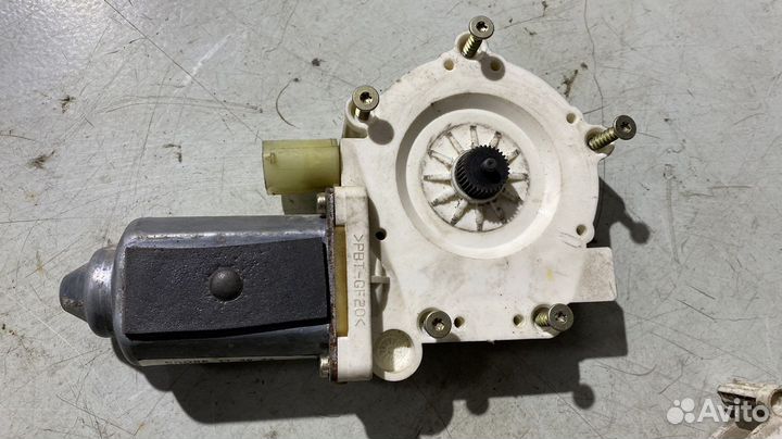 Моторчик электростеклоподьемника BMW 5 E39