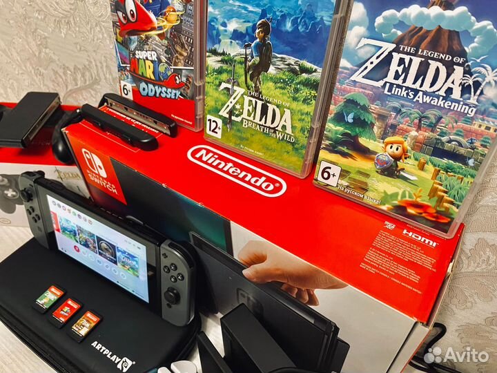 Nintendo Switch + геймпад Zelda + 3 игры + чехол