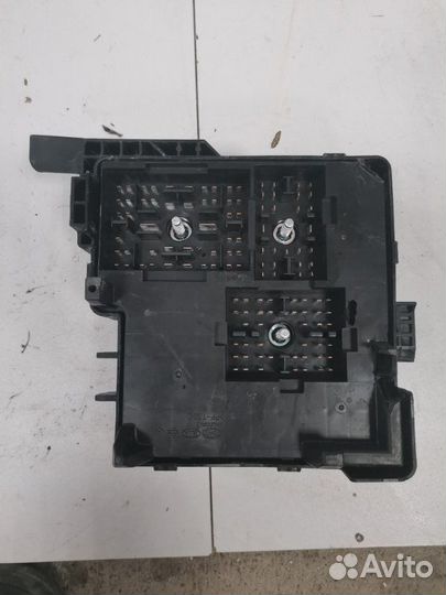 Блок предохранителей под капот Kia Ceed 1