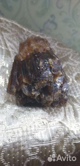 Натуральный самородок янтаря