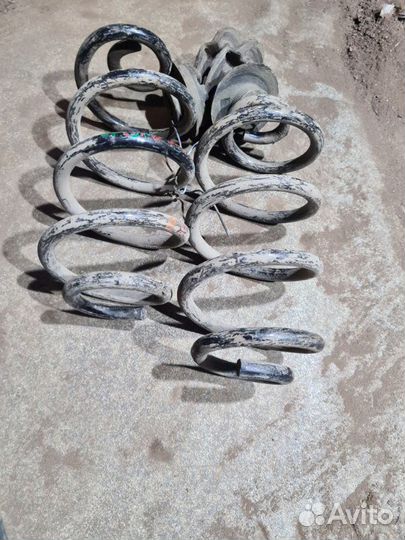 Пружина подвески задняя Nissan Qashqai J10