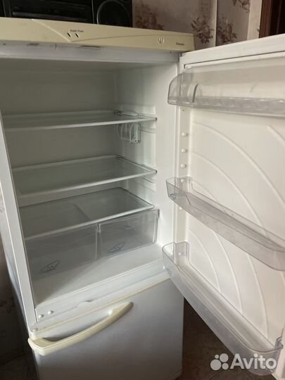 Холодильник б/у в хорошем состоянии,торг уместен