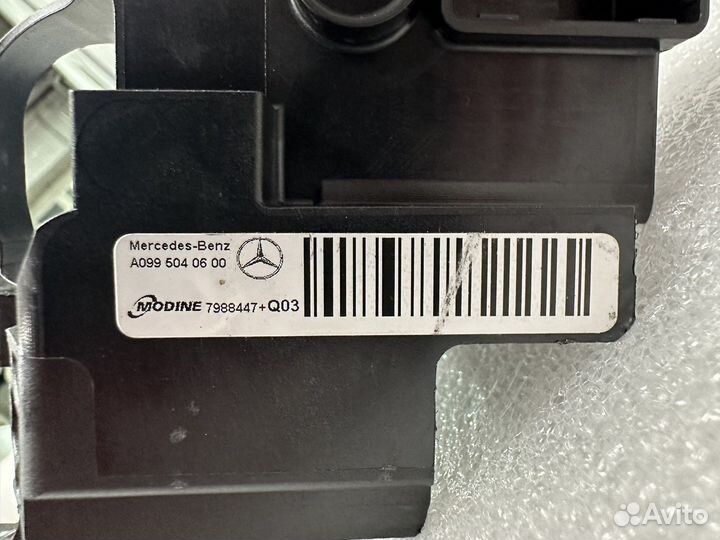 Кронштейн радиатора правый Mercedes W213 C238 C257