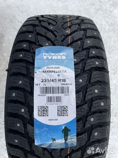 Nokian Tyres Hakkapeliitta 9 235/45 R18 98T
