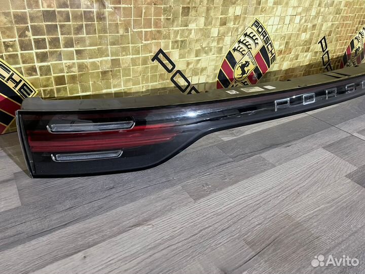 Фонарь задний центральный Porsche Cayenne 9Y