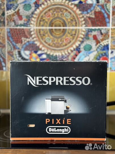 Капсульная кофемашина Nespresso DeLonghi Pixie