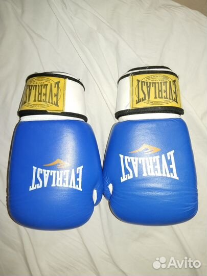 Боксерские перчатки everlast 10 oz