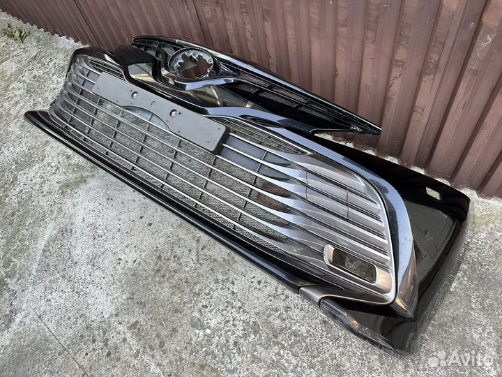 Бампер на toyota camry 70