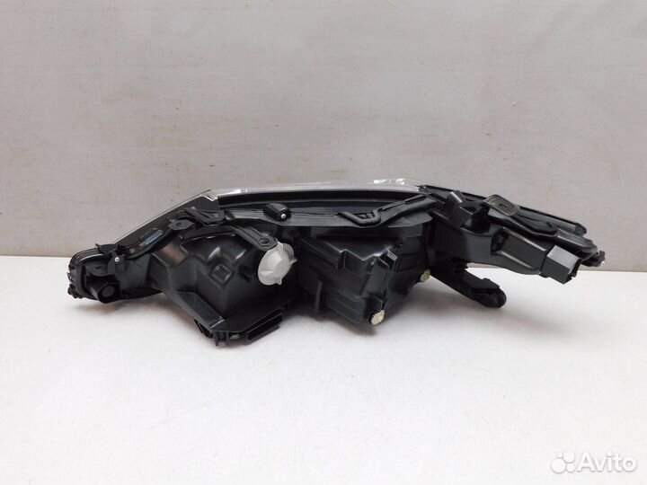 Фара правая Toyota Camry