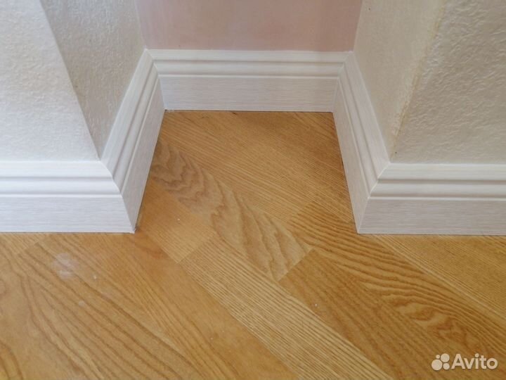 Монтаж плинтуса