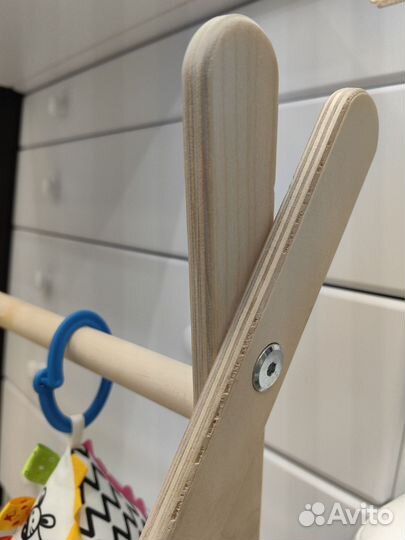 Стойка Монтессори с игрушками