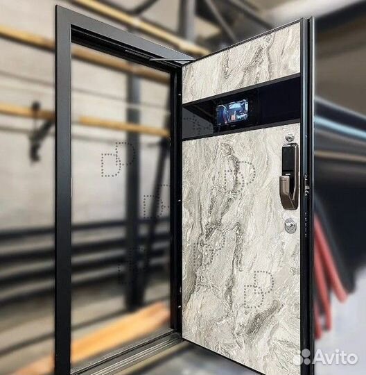 Стандартная входная дверь с биометрическим замком