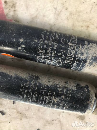 Задняя стойка левая правая Nissan Almera G15