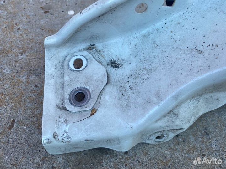 Планка телевизора передняя Toyota Vitz