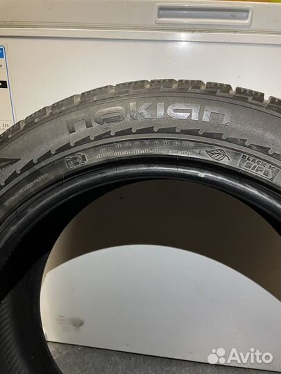 Yokohama 104ZR 235/55 R19
