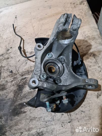 Поворотный кулак правый VW Passat B6 2005-2010