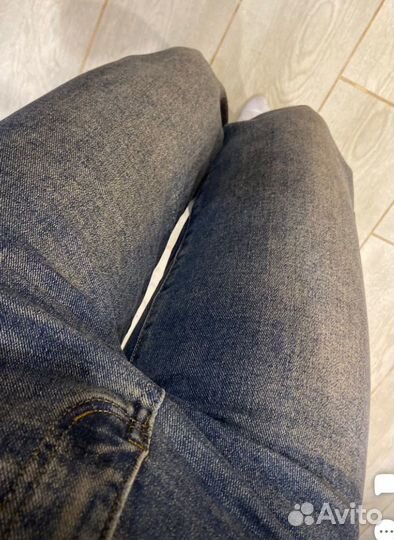 Джинсы с высокой посадкой трубы