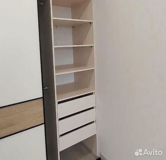 Шкаф трехстворчатый