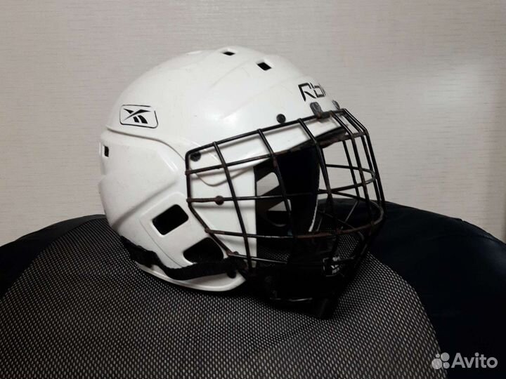 Хоккейный шлем