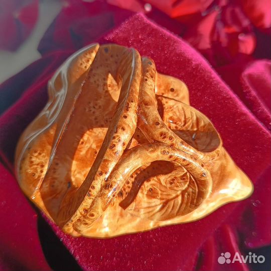 Держатель для телефона из дерева