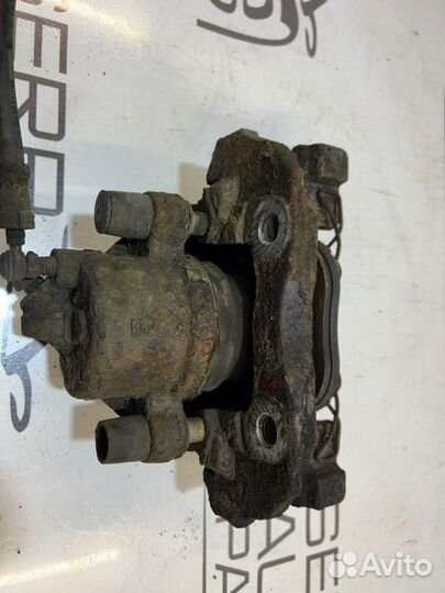 Суппорт передний правый Ford Focus 3 CB8 1.6L