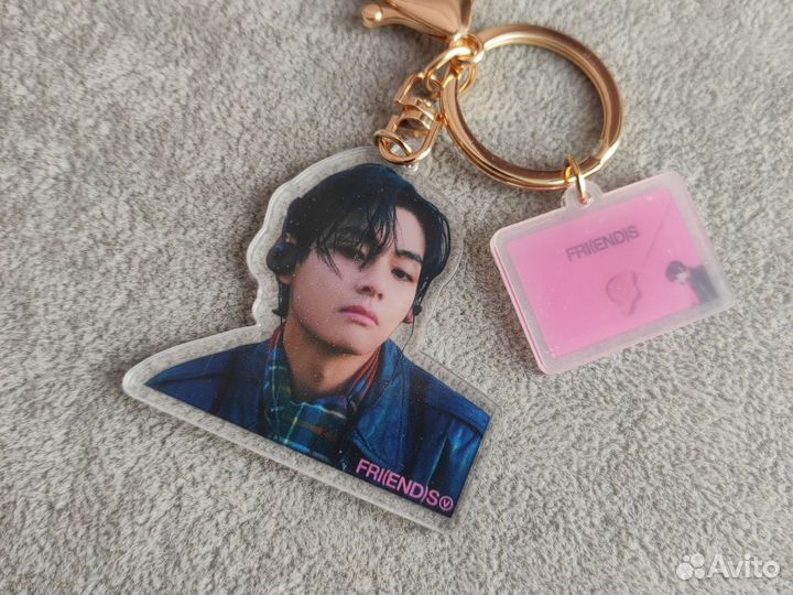 Брелок акриловый V Ким Тэхён BTS на сингл Friends