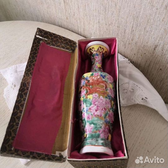 Ваза китайский фарфор. В наличии