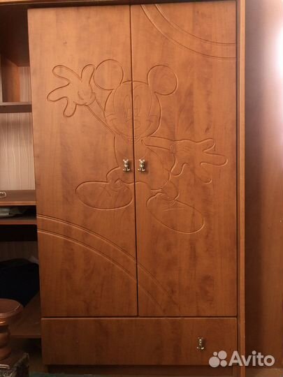 Детская мебель: стол-шкаф-двухярусная кровать