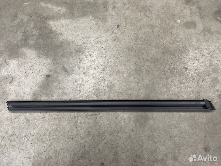 Уплотнитель стекла двери передний левый Bmw X5 G05