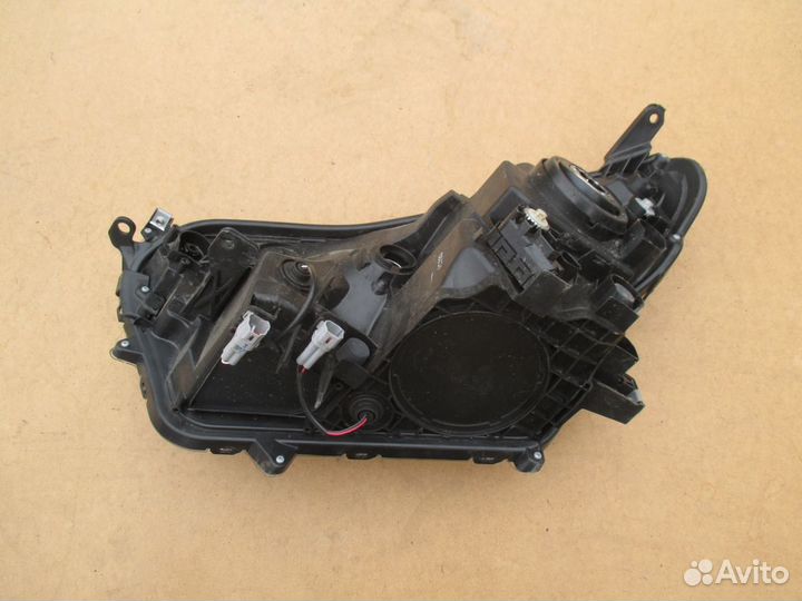 Фара правая Toyota RAV 4 с 2015